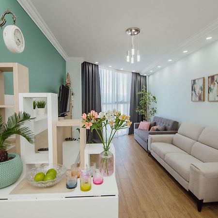 Happy Apartments バトゥーミ エクステリア 写真